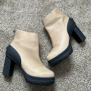 Sorry Dacie Bootie size 8